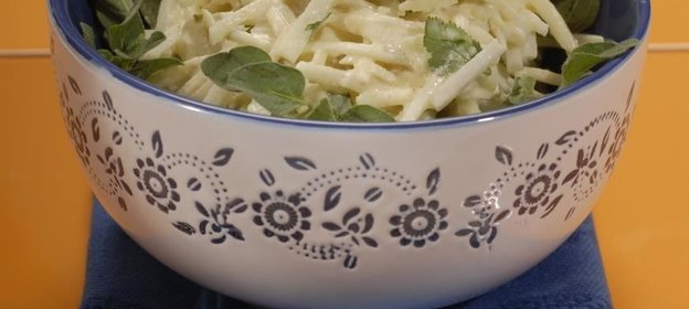 Салат из кольраби с горчичной заправкой