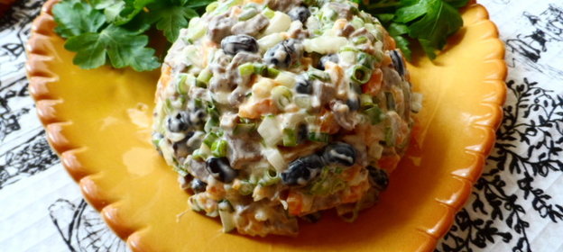 Салат с фасолью и свиным сердцем