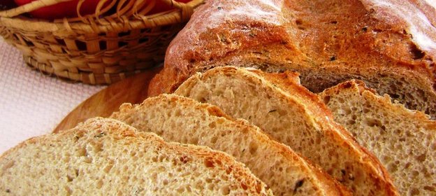 Хлеб из смешанной муки на кефире с луковым ароматом