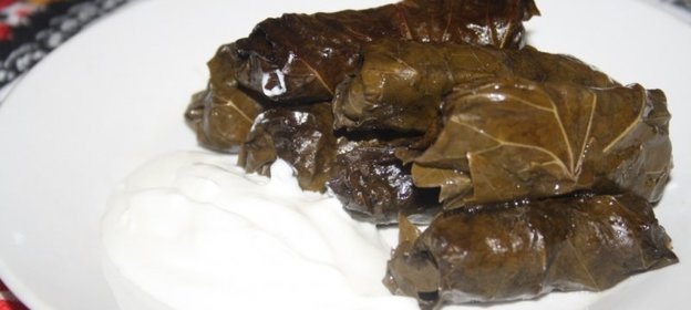 Долма из свинины с яблоками