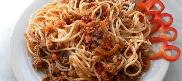 Паста с фаршем и овощами