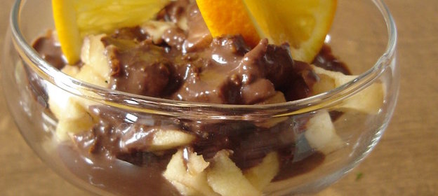 Яблочко под горячим шоколадом