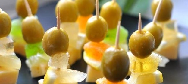 Закуска на шпажках с мармеладом