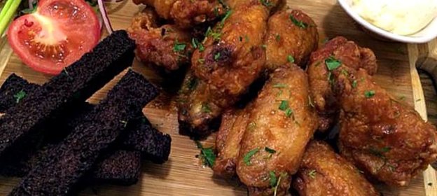 Куриные крылья в соусе барбекю