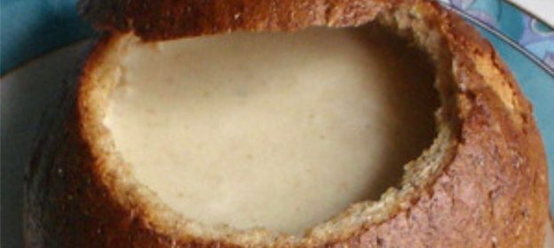 Чесночный суп в хлебе