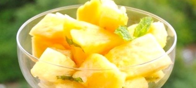 Ананас с мятным сиропом