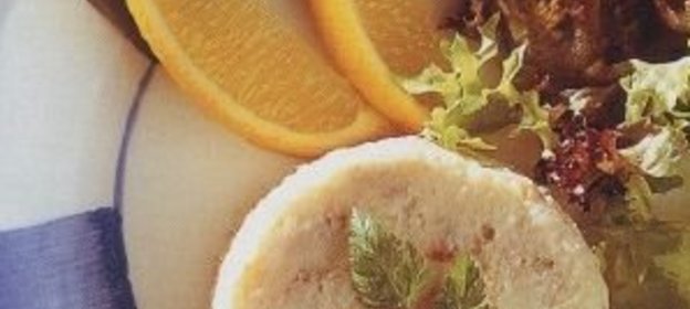 Салат из рыбы и фруктов