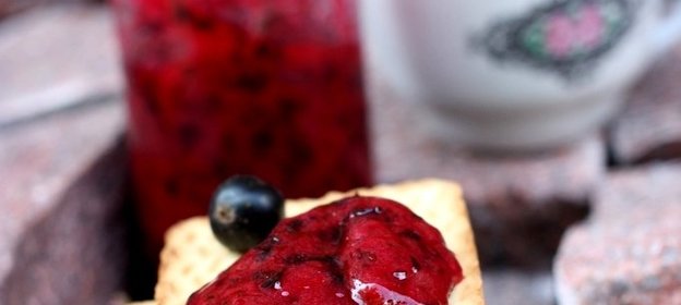 Чёрная смородина перетёртая с сахаром