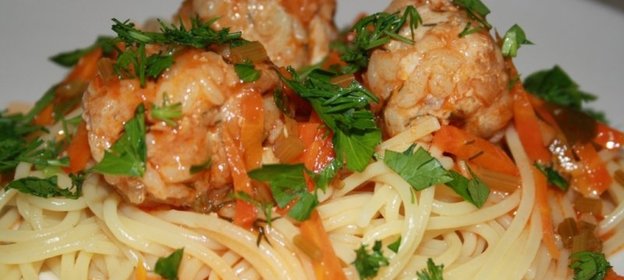 Спагетти с куриными тефтельками