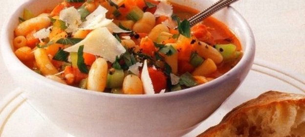 Зеленые щи с фаршированными яйцами