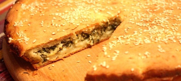 Пирог с зеленью и сыром