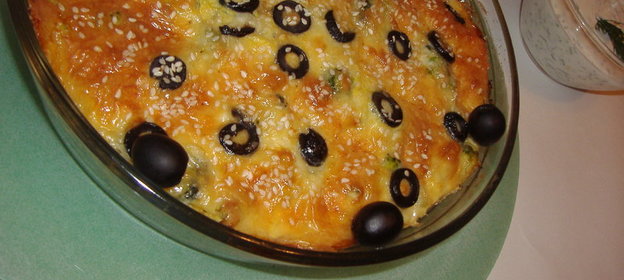 Запеканка из брокколи с чесночным соусом