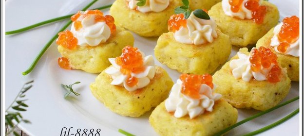Картофельные мини-кексы со сливочным сыром и икрой