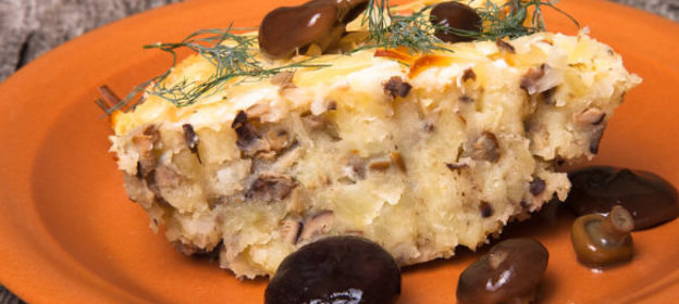 Картофельная запеканка с солеными грибами
