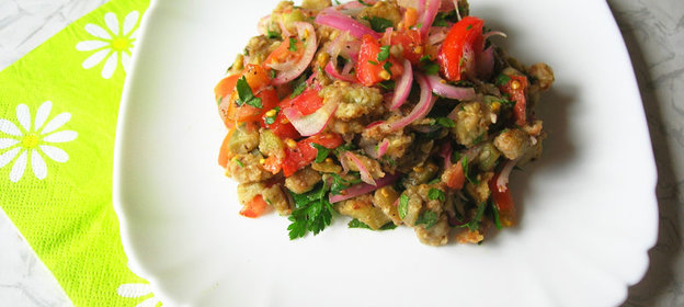 Салат из баклажанов и помидоров. Домашний рецепт