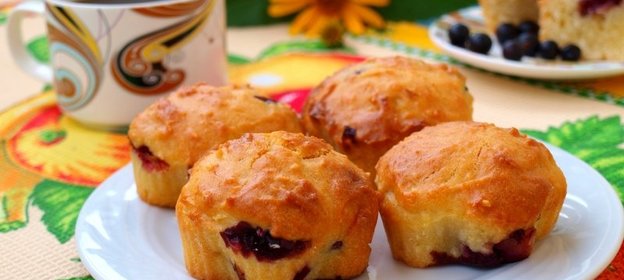 Ягодные кексы с кокосовой стружкой