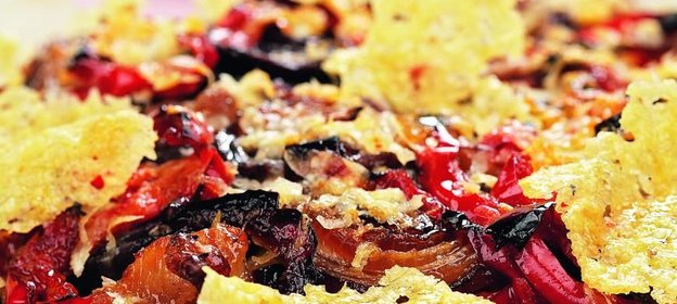 Запеканка из свинины с грибами и картофелем