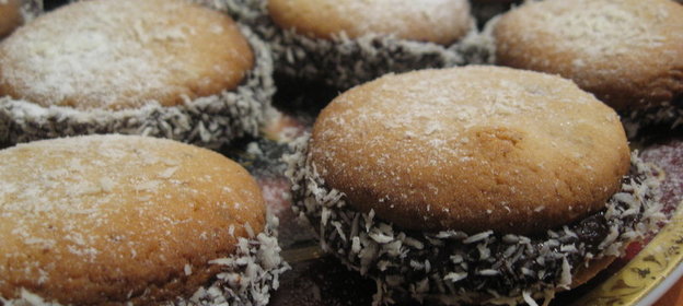 Печенье с шоколадной прослойкой