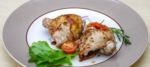 Жареные куриные бедра на сковороде