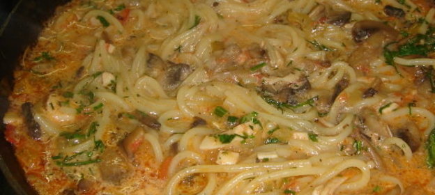Паста с грибами и куриным филе