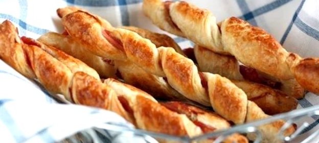 Слоеные палочки с ветчиной