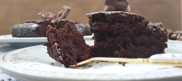 Шоколадный пирог с хурмой