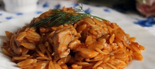 Паста с курицей в испанском стиле