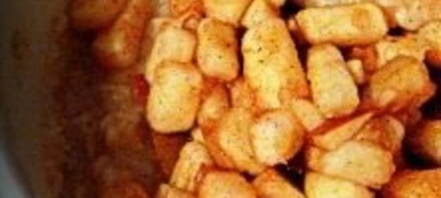 Салат из картофеля, помидоров и огурцов