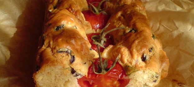 Закусочный кекс с фетой и помидорками