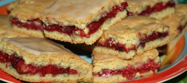 Рассыпчатое печенье с малиной