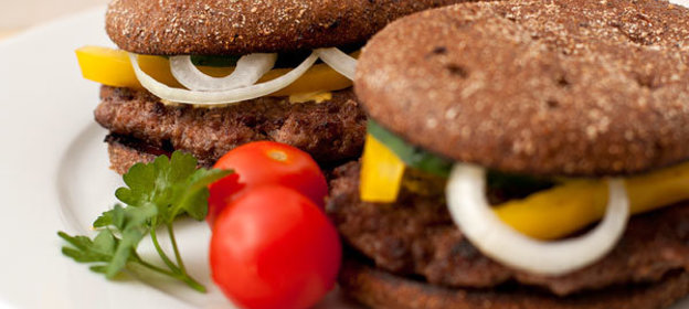 Домашний гамбургер с ржаным хлебом