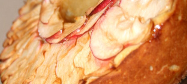 Кекс кефирный с цукатами и яблочком