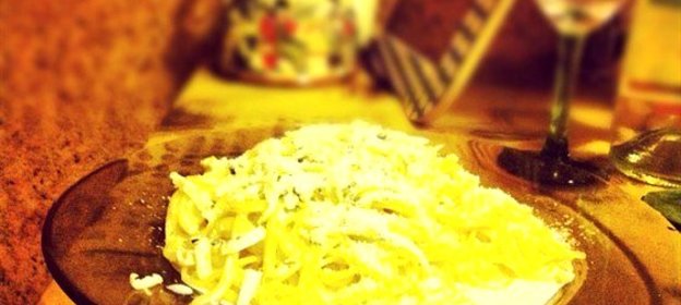 Спагетти в сливочном соусе с сыром дор-блю и чесноком