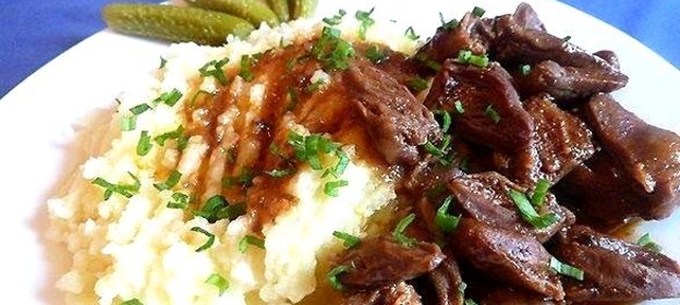 Куриные сердечки в томатном соусе