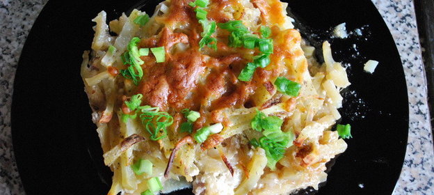 Картофельно-луковая запеканка с мясом