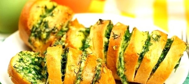 Батон с сыром и чесноком