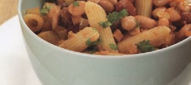 Макароны с фасолью и овощами