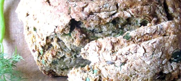 Цельнозерновой хлеб с зеленью и чили