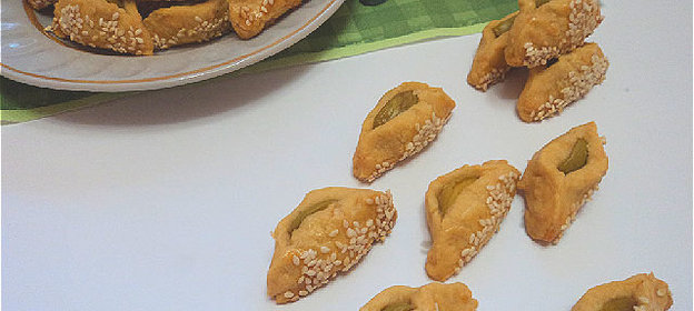 Печенье с оливками и кунжутом