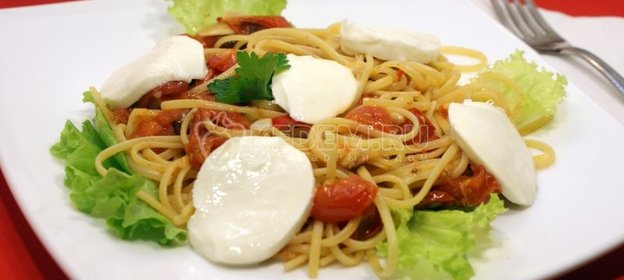 Паста с помидорами черри