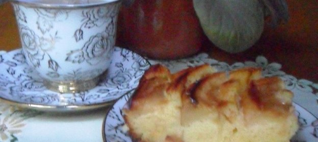 Яблочный кекс с миндалем