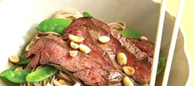 Говядина с лапшой и фасолью