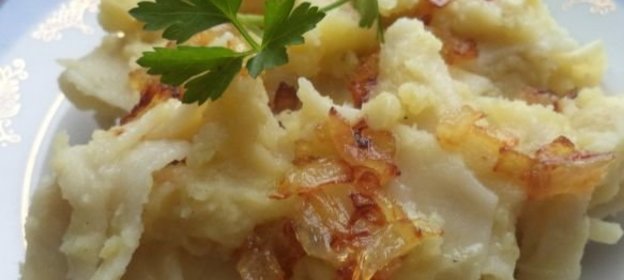 Говядина отварная под соусом с хреном