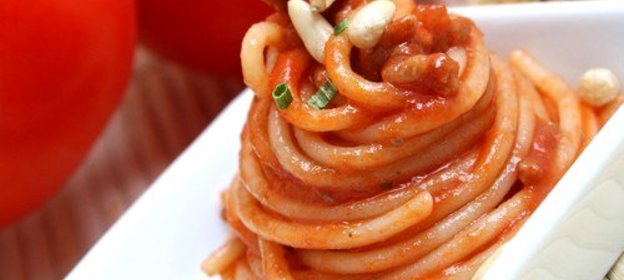 Острая паста с кедровыми орешками и зеленью