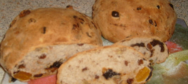 Хлеб с сухофруктами и орехами