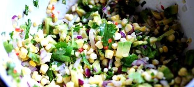 Сальса из свежей кукурузы и авокадо