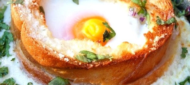 Яичница в хлебе в духовке