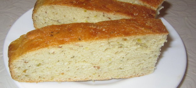 Хлеб с рикоттой, фисташками и пряными травами