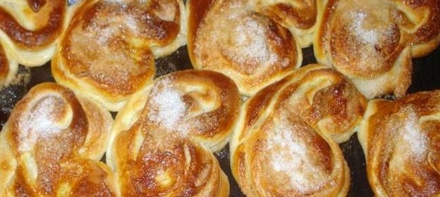 Булочки Сердечки с сахаром