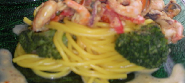 солнечные спагетти с море продуктами